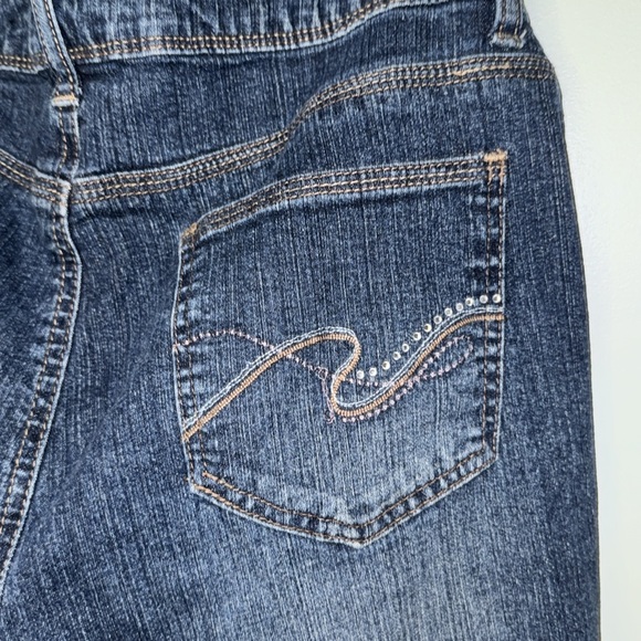 St John bay high water jeans the length is 21”. W17. R11 nice scroll work pocket - Picture 5 of 8